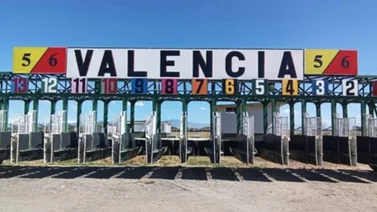 Aparato en plena pista valenciana.