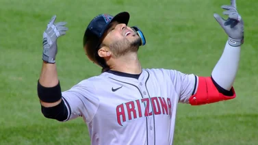MLB: ¡No esperó! Eugenio Suárez la sacó del parque en su primer turno de la temporada 2025 (+Video)