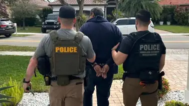 Departamento de Seguridad Nacional (DHS) informándoles que su estatus ha sido revocado Departamento de Seguridad Nacional (DHS) informándoles que su estatus ha sido revocado