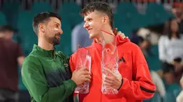 Jakub Mensik es el primer adolescente en vencer a Novak Djokovic en sets seguidos