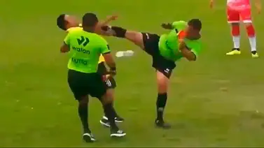 ¡Karate Kid! Árbitro reacciona con violenta patada en un partido de la Copa Perú (+Video) ¡Karate Kid! Árbitro reacciona con violenta patada en un partido de la Copa Perú (+Video)