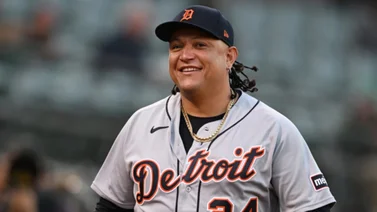 Así fue el emotivo momento en el que un barbero venezolano pudo conocer a Miguel Cabrera (+Video)