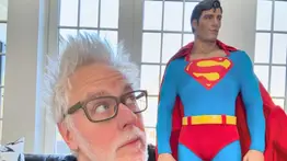 Esto hace James Gunn en medio de rumores de su abandono a “Superman”