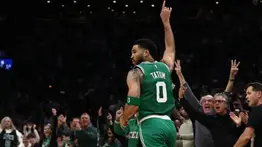 Jayson Tatum desafía la lógica: un debut histórico tras 50 partidos de ausencia