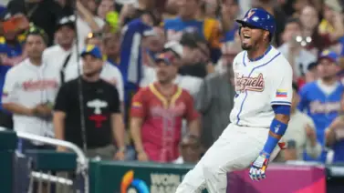Luis Arráez y los extra bases que aparecen con el uniforme de Venezuela Luis Arráez y los extra bases que aparecen con el uniforme de Venezuela