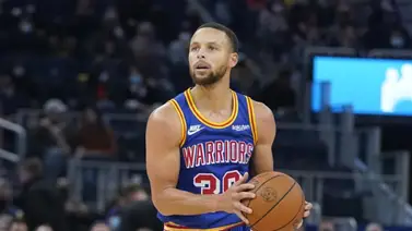 Stephen Curry estará fuera al menos 10 días más por su lesión de rodilla Stephen Curry estará fuera al menos 10 días más por su lesión de rodilla