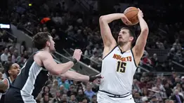 NBA: Nikola Jokic humilla a la liga con una estadística histórica