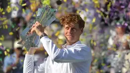 Orgullo "Azzurro": El gesto de campeón de Sinner con la nueva joya de la Fórmula 1