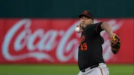 MLB: Albert Suárez suma otra victoria y consolida su candidatura en Baltimore