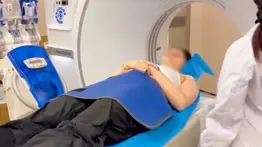 Cantante británica ingresa a urgencias tras fuerte golpe en la cabeza