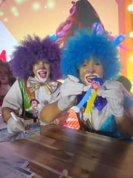 Éxito total en la firma de autógrafos de Alma el Musical y las Payasitas Nifu Nifa