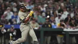 El primer maderazo quisqueyano: Ramón Laureano se vuela la barda en Petco Park