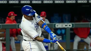 MLB: Salvador Pérez cerca de igualar a esta leyenda en el renglón histórico de vuelacercas entre criollos (+video)