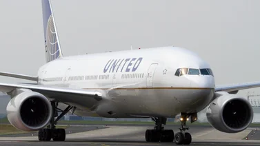 Insólito incidente en pleno vuelo hace que un Boeing 777 tenga que regresar al aeropuerto de origen