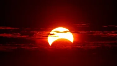 ¿Cómo afecta el eclipse solar total a los viajes en avión?