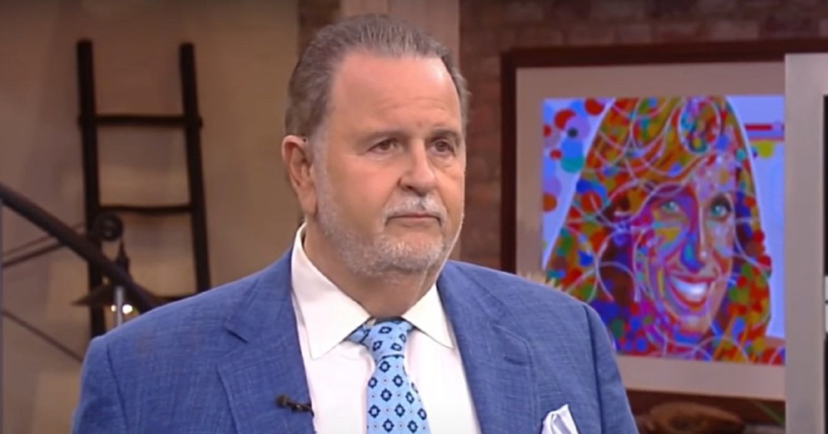 Why did Univisión remove entertainer Raúl de Molina from its screens?