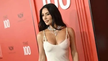 Kim Kardashian exhibe sin nada de pena su enorme retaguardia por la playa (+Explosiva imagen)
