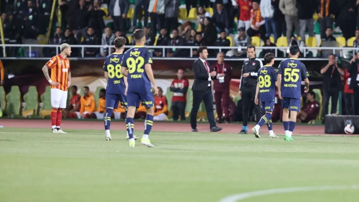 ¡Escandaloso! Fenerbahçe abandona la Supercopa en protesta 