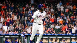 MLB: ¡A mil millas! Yordan Álvarez le da ventaja a los Astros con este misil (+Video)