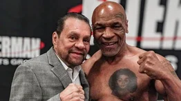 Mira el gesto de Mike Tyson en la reaparición de Manos de Piedra Durán (+fotos)