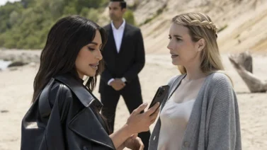 ¿Cumpliendo fantasías? Mira el beso que se dieron Kim Kardashian y Emma Roberts (+Video)