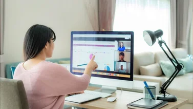 ¿En casa? Estos son trabajos remotos en español desde la comodidad de tu hogar