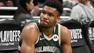 NBA: ¡Impresionante! Giannis Antetokoumpo se lesionó y causó preocupación en Milwaukee (+Video)