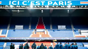 Fanáticos del PSG aplican una vieja técnica para molestar el descanso del Barcelona Fanáticos del PSG aplican una vieja técnica para molestar el descanso del Barcelona