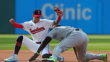 MLB: Brayan Rocchio realiza peculiar doble play con sus Guardianes (+ Video)