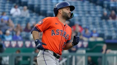 MLB: ¡Como en los viejos tiempos! José Altuve se pone a la altura de Ohtani con el madero (+Video)