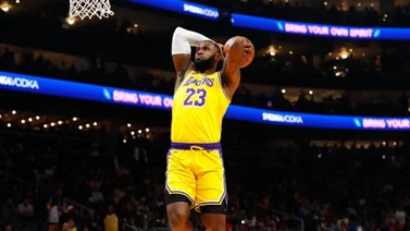 NBA: ¡Salgan del camino! LeBron James hizo la volcada de la noche en la NBA (+Video)