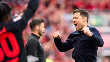 ¡Nuevos Reyes! Xabi Alonso y Bayer Leverkusen se coronan en la Bundesliga ¡Nuevos Reyes! Xabi Alonso y Bayer Leverkusen se coronan en la Bundesliga