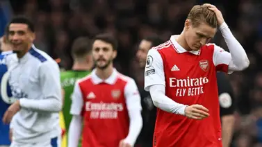 ¡Se lo dejan en bandeja de plata! El Arsenal pierde contra Aston Villa y el City celebra (+Video) ¡Se lo dejan en bandeja de plata! El Arsenal pierde contra Aston Villa y el City celebra (+Video)
