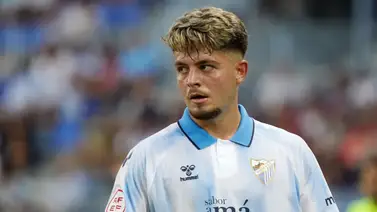 ¡Insólito! Jugador del Málaga recibe dinero por regalar su camiseta (+ Video) ¡Insólito! Jugador del Málaga recibe dinero por regalar su camiseta (+ Video)