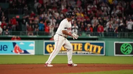MLB: ¡Alarmas encendidas de nuevo! Rafael Devers abandona el encuentro por molestias