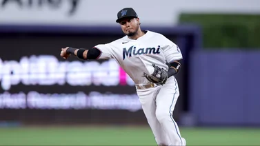 MLB: ¡No solo batea! Luis Arráez protagoniza sensacional doble play ante Gigantes (+Video)