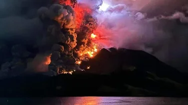 Sacado del Apocalipsis: Erupciones volcánicas en Indonesia ponen en alerta a Asia (+Video)