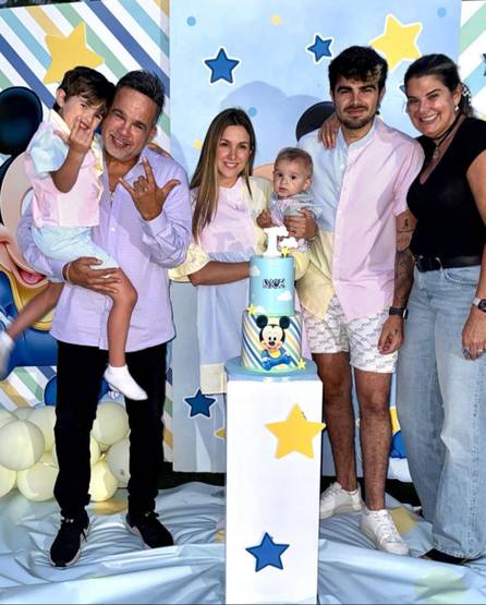 ¿Dónde hubo fuego, cenizas quedan? Miguel Moly se reencuentra con "La piernona" Inés María Calero (+Imagen)