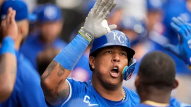MLB: Salvador Pérez iguala a Antonio Armas y acecha a Bob Abreu en esta marca histórica (+Video)