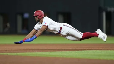 MLB: ¡Irreal! Leody Taveras se "desaparece" para llegar a salvo a tercera (+Video)