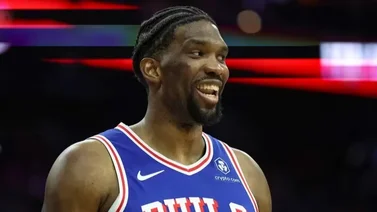 NBA: ¡Traición! Mira lo que le hizo Joel Embiid al presidente de Francia