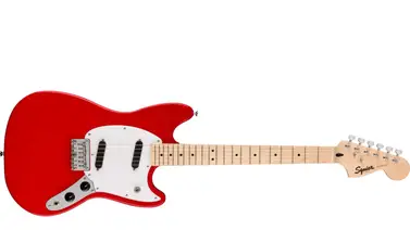 Mira la increíble guitarra Squier Sonic Mustang que sorprende a los músicos Mira la increíble guitarra Squier Sonic Mustang que sorprende a los músicos