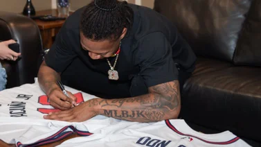 MLB: ¡De lujo! Ronald Acuña Jr. es sorprendido por Don Omar (+Video)