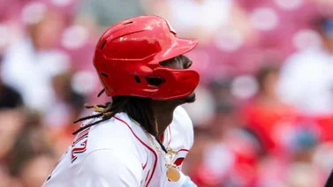 MLB: ¡Qué fuerza! vea cómo Elly De La Cruz demuestra su poder hacia la banda contraria (+video)