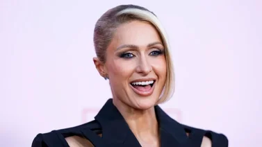¡Espera terminada! Paris Hilton comparte al mundo la carita de su hija London 