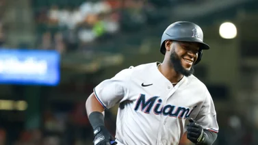 MLB: Bryan De La Cruz se vuela la barda y está cerca de entrar a un selecto grupo entre dominicanos (+video)