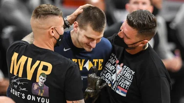 NBA: ¡Detestable! Hermano de Nikola Jokic arma berrinche y le da un puñetazo a un fanático (+Video)
