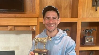 Mira a quién visitó este martes Junior Alvarado 
