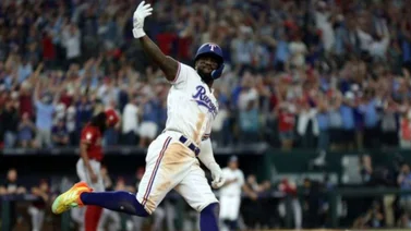 MLB: Con confusión incluida, Adolis García sacude el séptimo del año