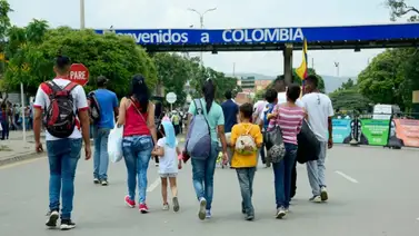 Gobierno colombiano prepara resolución para exigir pasaporte a venezolanos Gobierno colombiano prepara resolución para exigir pasaporte a venezolanos